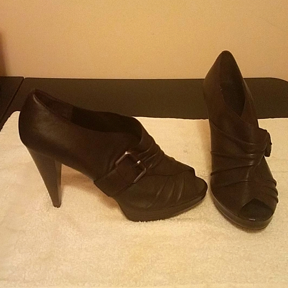 Sofie max brown peep toe heels 8.5